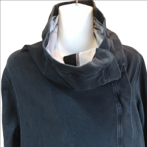 Lululemon Savasana Black Wrap Cardigan Jacket Women Size 8 style W4264S - Picture 5 of 16